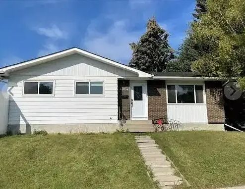 Main Floor Available – Beautifully Renovated Dalhousie Home with 3 BDRs/1.5 BTR | Calgary - Photo 1