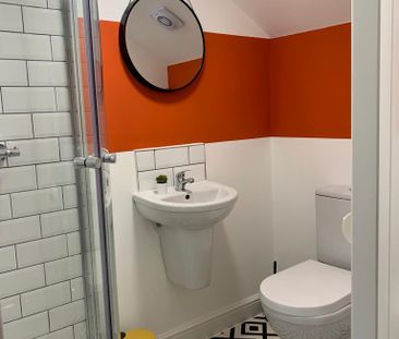 1 bedroom in a house share to rent - Photo 3