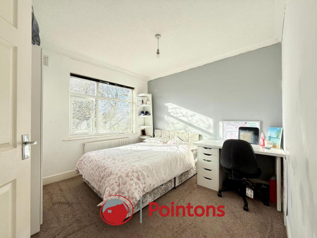 3 bedroom end of terrace house to rent - Photo 4