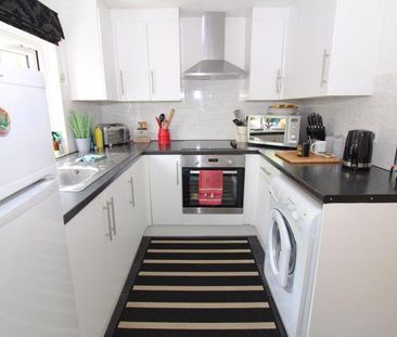 3 bedroom semi-detached house to rent - Photo 3