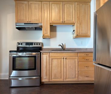 For Lease - 221 Winnett Avenue, Toronto, Ontario - Photo 5