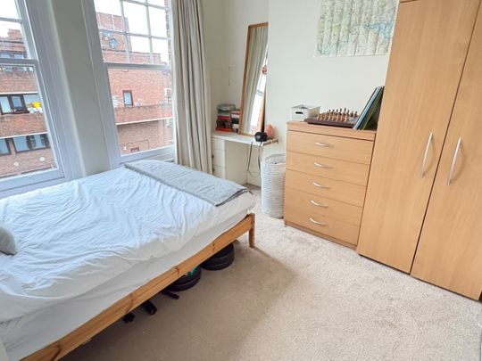 Room in a Shared Flat, Kenilworth Court, SW15 - Photo 1