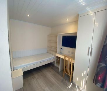 6 bedroom semi-detached house to rent - Photo 4