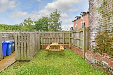 4 bedroom terraced house to rent - Photo 4