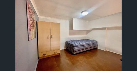 FURNISHED LOFT AT THE HEART OF THE BROADWAY - Photo 2