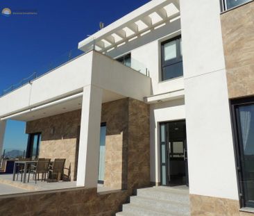 Stunning 3 bedroom villa with amazing open views! - Photo 4