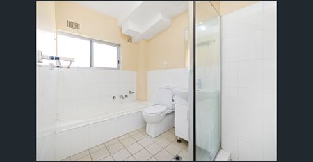 Modern Living in a Convenient Liverpool Location - Photo 3