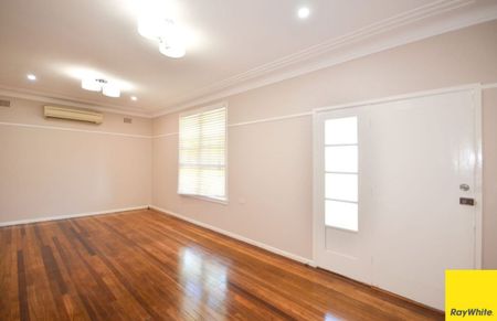 Family Home for Rent - 50 Janice Street, Seven Hills - Photo 2