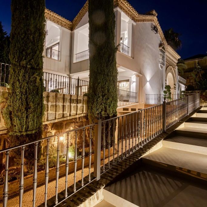 Luxury Villa for rent in The Golden Mile, Spain - Photo 1