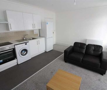 Morris Road Upper Flat, **student Apartment** Student Apartment **,... - Photo 2