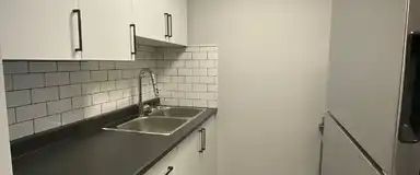 Renovated Bachelor unit | 123 Gloucester Street North, Cornwall - Photo 1