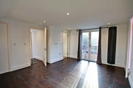 4 Bed Semi-Detached House, Bowness Crescent, SW15 - Photo 2