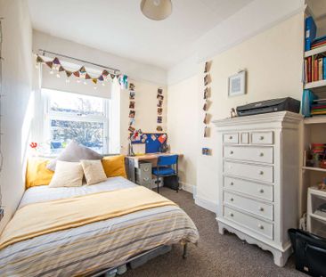 A stylish six bed property in a prime location. - Photo 4