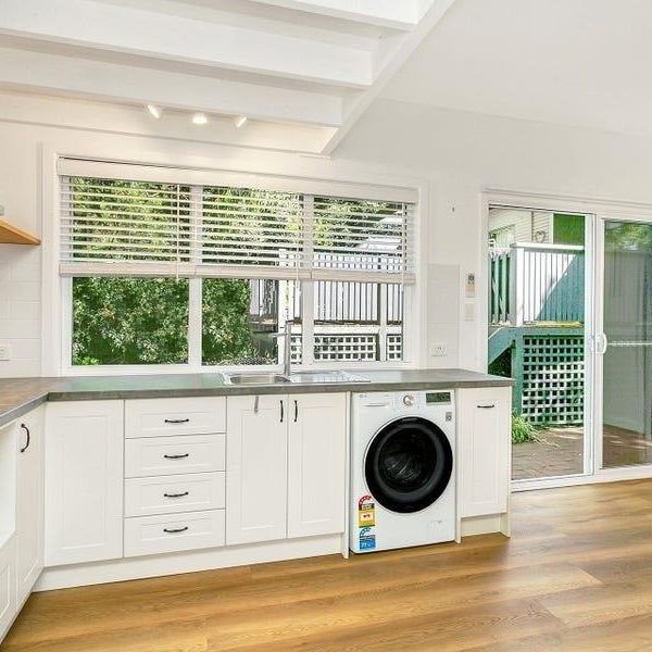 Loft Style Granny Flat - Water, Gas and Electricity included in Rent - Photo 1