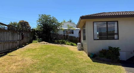 Affordable 3-Bedroom, 1-Bath Home in a Great L... - Photo 3