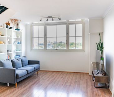 Spacious Apartment with District Views - Photo 3