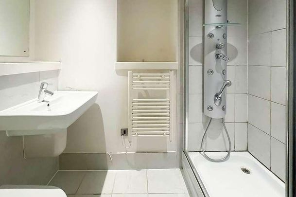 Longfield Centre, Prestwich, Manchester, M25 - Photo 1