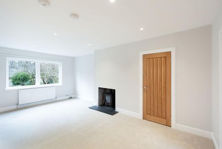 2 bedroom semi-detached bungalow to rent - Photo 2