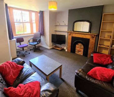 1 bedroom in a house share to rent - Photo 2