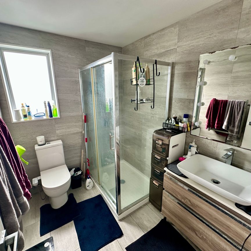 Four Bedroom Blockhouse Bay - Photo 1