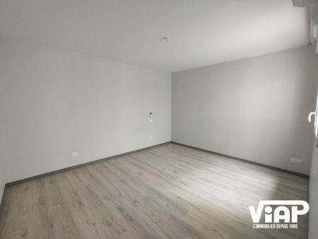 T3 DE 105 m² PROCHE PLACE DES CARMES - Photo 2