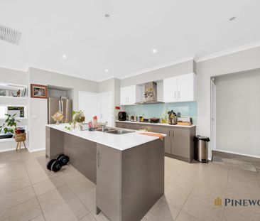 25 Somersby Road, Craigieburn, Vic 3064 - Photo 2