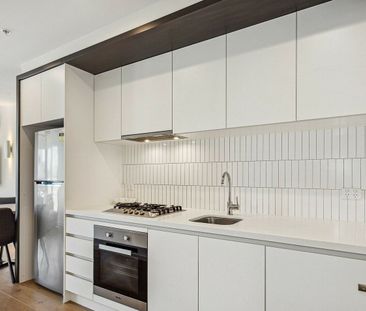 Modern living in the heart of Mentone - Photo 3