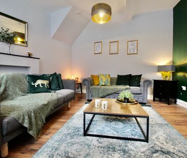 3 Bed Terraced House, Commerce Square, NG1 - Photo 1