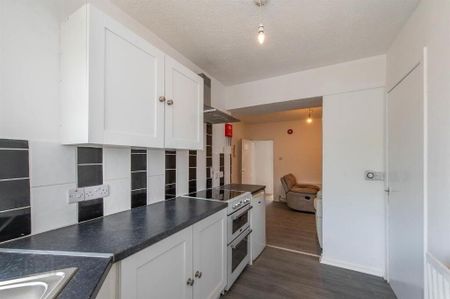 Flat 2, 45-47 Dromore Street, Ballynahinch, BT24 8AG - Photo 4
