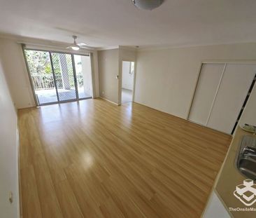 TOP FLOOR UNIT IN THE HEART OF ASHGROVE - PEACEFUL, GREEN, PRIVATE - Photo 1