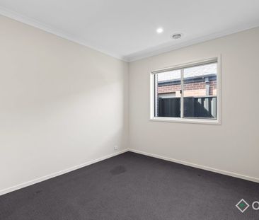 Spacious 4-Bedroom Family Home in Clyde North - Photo 2