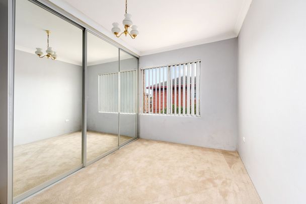 Perfectly Positioned Two-Bedroom Apartment&comma; Walk to Beaches and Cafes - Photo 1