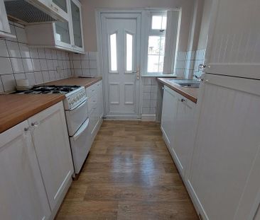 3 bedroom terraced house to rent - Photo 5