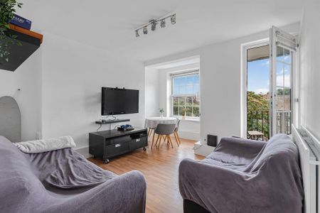 4 bedroom flat to rent - Photo 4