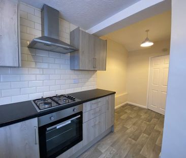 3 bedroom terraced house to rent - Photo 6