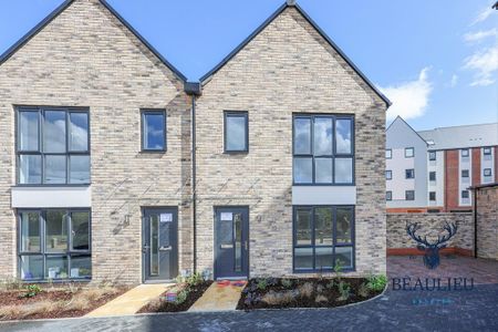 3 bedroom semi-detached house to rent - Photo 4