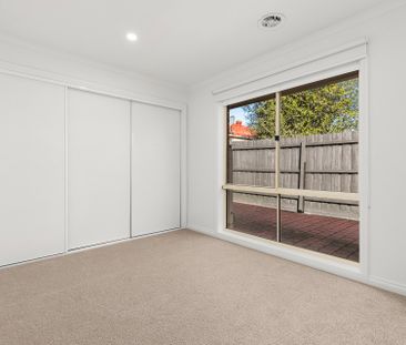 Stunning, Light filled, Spacious Villa Unit! - Photo 5