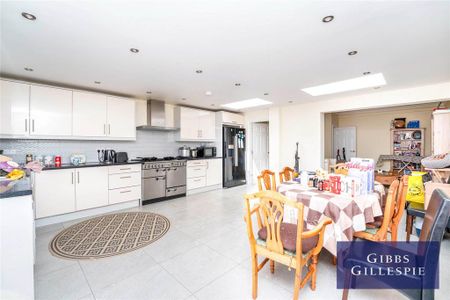 5 bedroom semi-detached house to rent - Photo 4