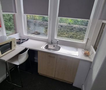 Flat 2, Conference Road, Armley, Leeds, LS12 3DX - Photo 4