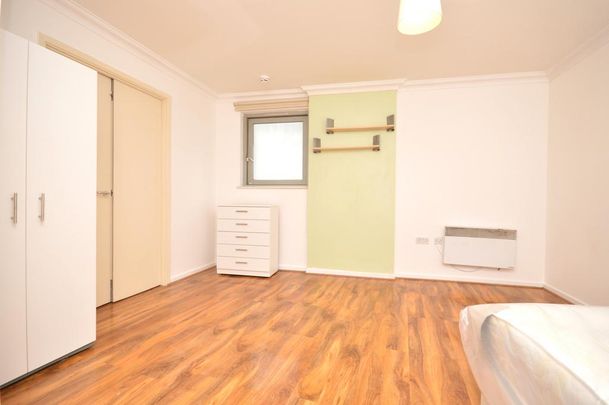 1 bedroom in a flat share to rent - Photo 1