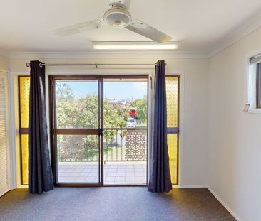 Freshly Updated & Ultra-Convenient Living in Kawana - Photo 4