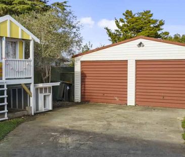 A fully renovated home with fully fenced section - Photo 4