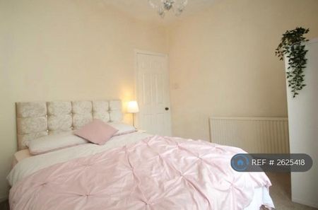 4 bedroom terraced house to rent - Photo 5