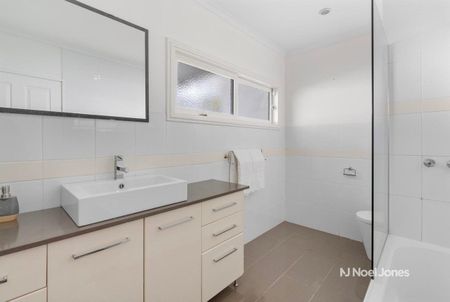 18 Creek Rd , MITCHAM - Photo 2