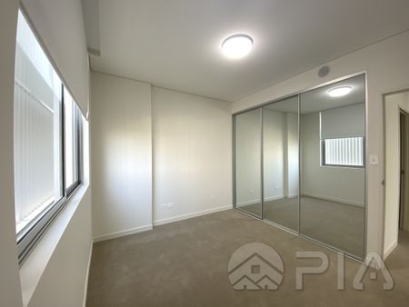 Near New Luxury Apartment in Holroyd Garden - Photo 2