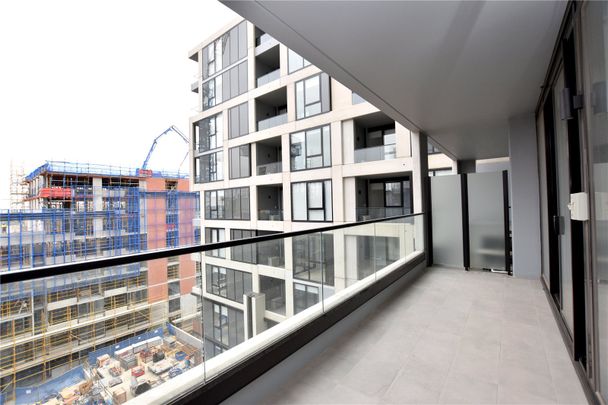 609/40 Hall Street - Photo 1