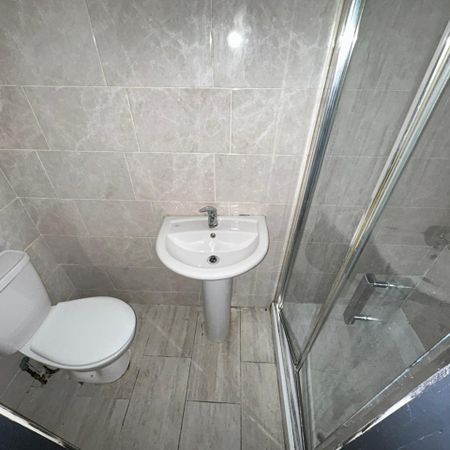 Studio Flat, Castillon Road, SE6 - Photo 3