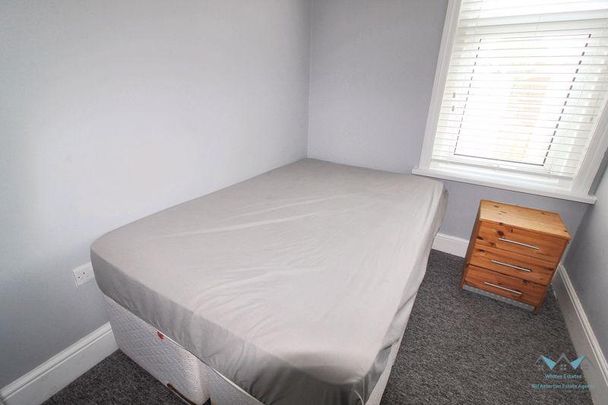 Mixed use to rent - Photo 1