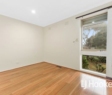 7 Delacombe Drive, Hampton Park VIC - Photo 3
