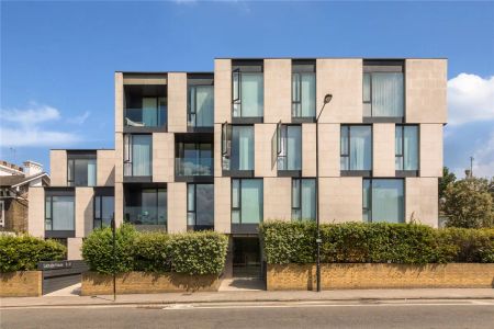 2 bedroom flat in Primrose Hill - Photo 2